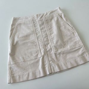 Uniqlo A shape white skirt, with pockets, size 4